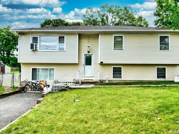 105 Rosemary Lane, Centereach, NY 11720
