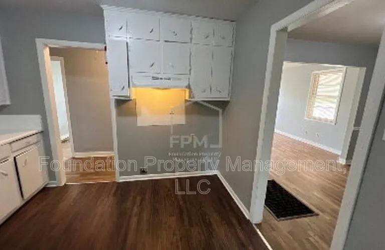1700 Dabbs Ave — Photo 5