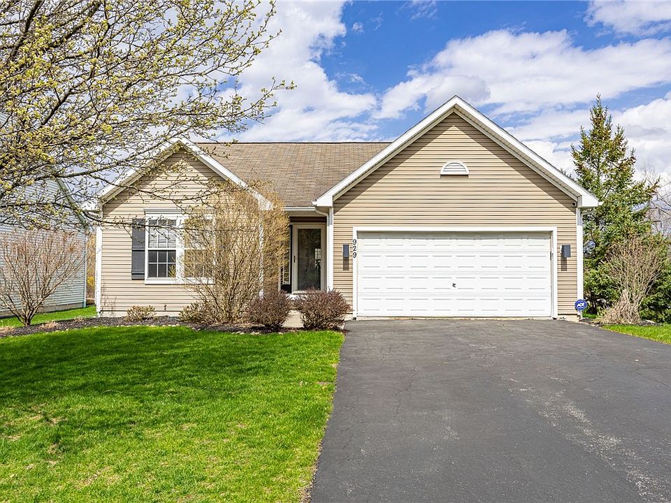 1st image of 929 Surrey Hill Way