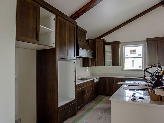 3rd image of 10 Porto Rd