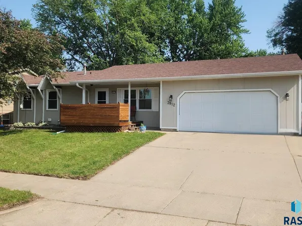 3912 E Ronning Dr, Sioux Falls, SD 57103