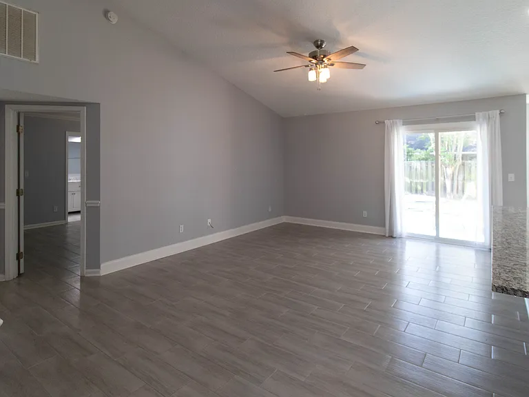 236 Clover Ct — Photo 6