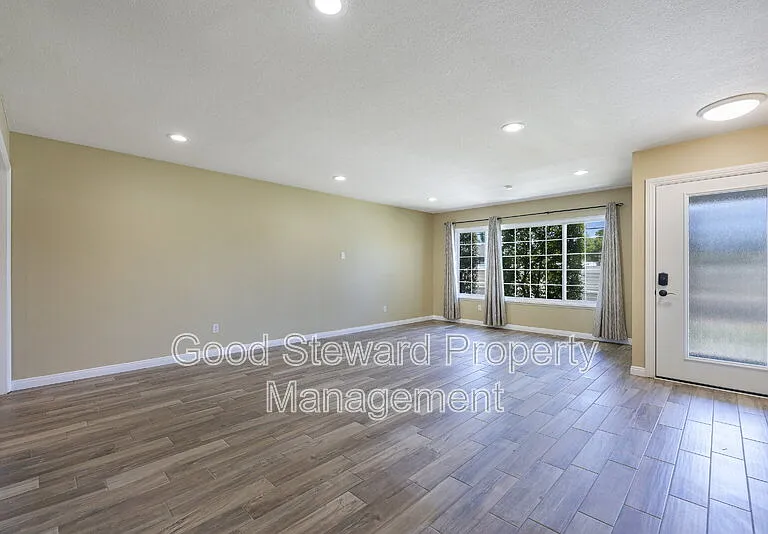 1219 N Van Buren St — Photo 5
