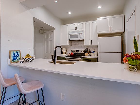 4th image of 3105 San Jacinto St APT 104