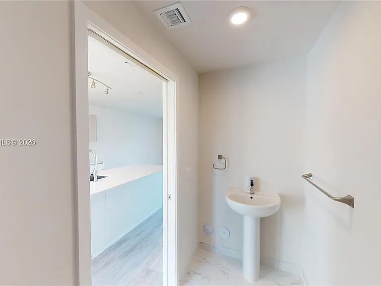 2555 NE 193rd St #2224 — Photo 7