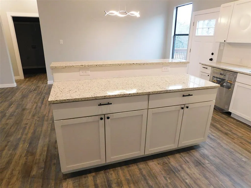 4 bed, 3.0 bath, 1634 sqft, $2,100 — Photo 4