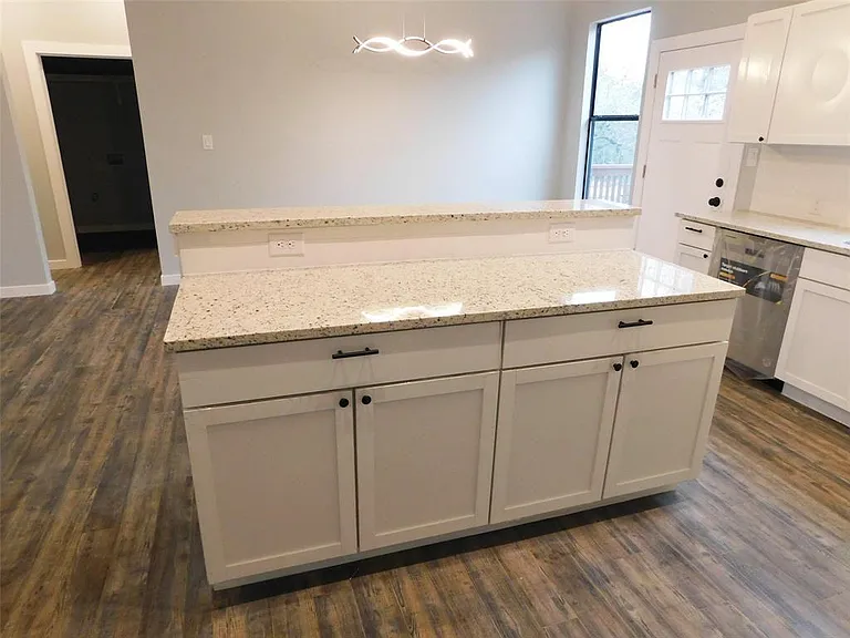 207 Laurel Ln — Photo 4