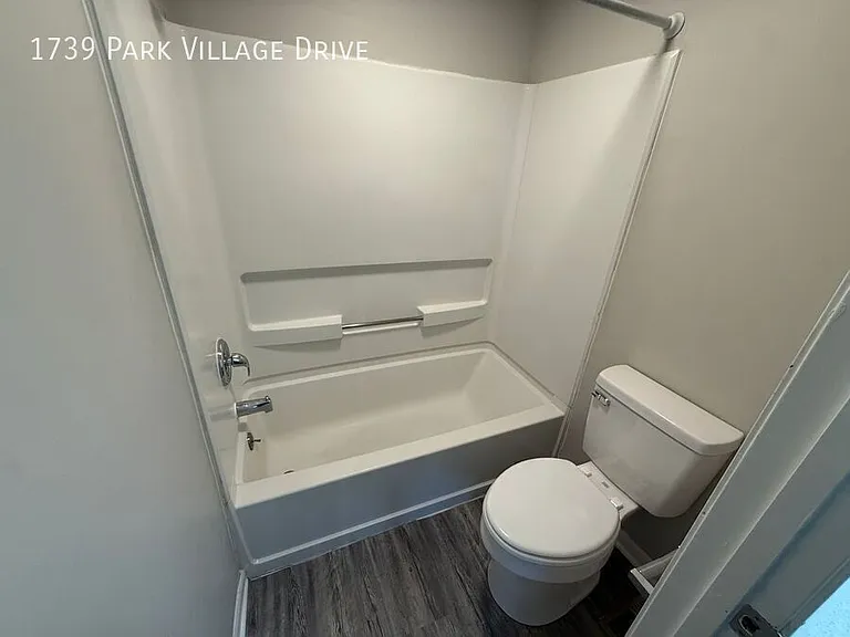1739 Park Village Dr — Photo 27