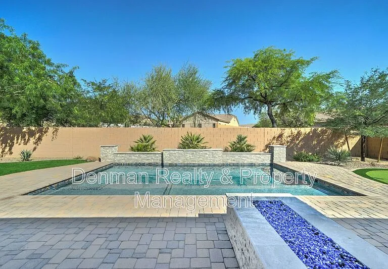 1357 N Drexel — Photo 38