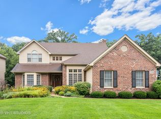 3320 Thunderbird Ln, Crystal Lake, IL 60012