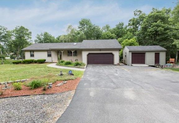 2nd image of 2 Woodridge Dr