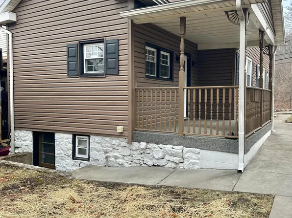 356 Greenwood Rd, Altoona, PA 16602