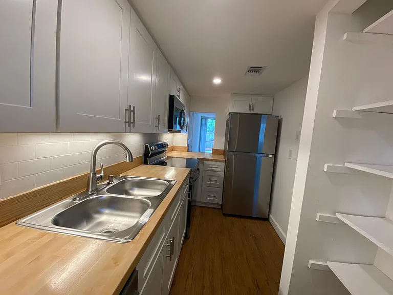 701 SW 75th St #101 — Photo 5