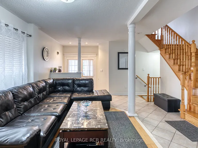 74 Fountainbridge Dr — Photo 3