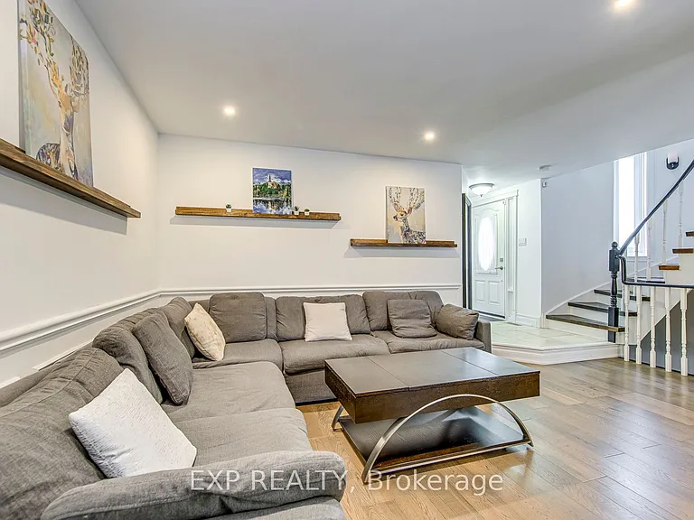 1225 Hedgestone Cres — Photo 9