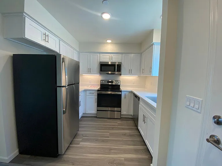 1704 Hornblend St — Photo 22