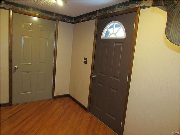 5th image of 47 Groman Dr