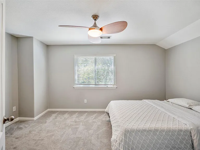 17603 Fall River Pass Ct — Photo 31