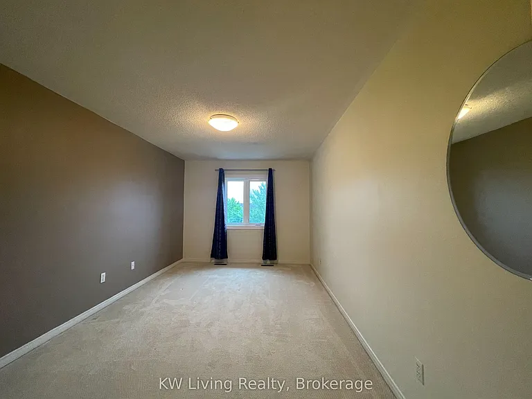 60 Coburg Cres — Photo 17