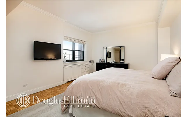Sold by Douglas Elliman | media 19