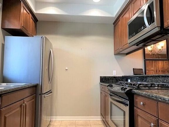 5th image of 1401 S Saint Andrews Pl APT 407