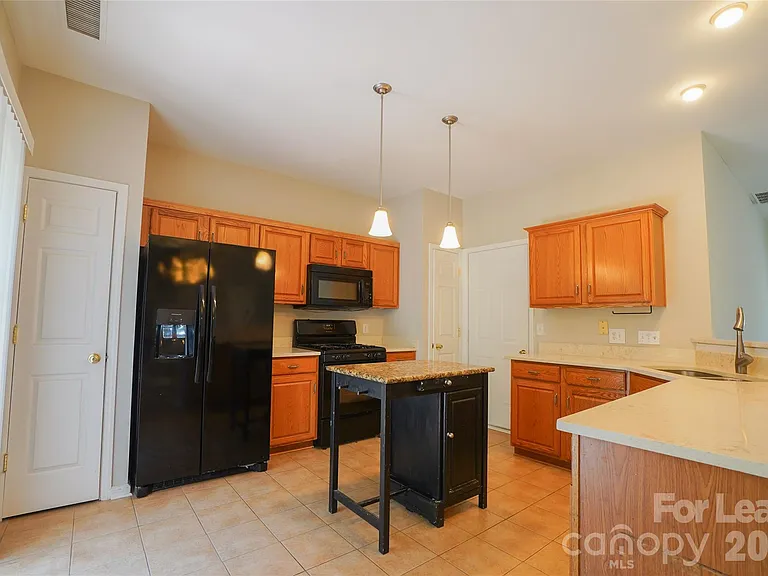 2411 Normancrest Ct — Photo 6