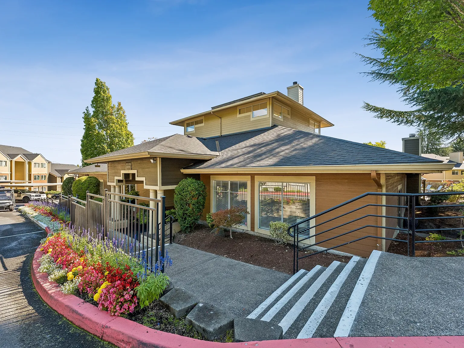 MonteVista at Murray Hill — Photo 2