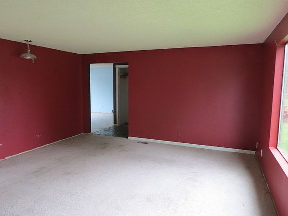 3rd image of 814 Evans Dr