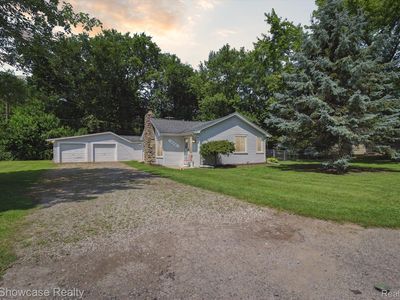 890 Farnsworth Rd, White Lake, MI, 48386