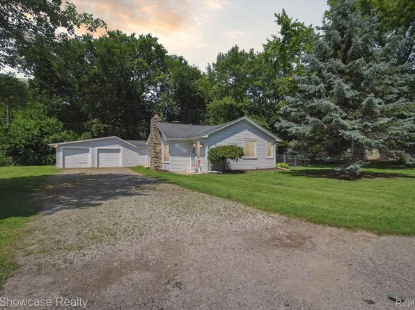 890 Farnsworth Rd, White Lake, MI 48386