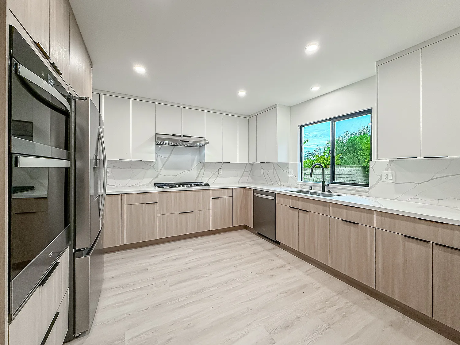 4 bed, 2430 sqft, $6,750 — Photo 3