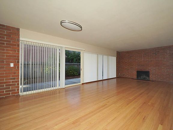 4th image of 421 Forest Ave #425A