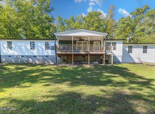 1075 Harmon Ln, Lenoir City, TN 37771