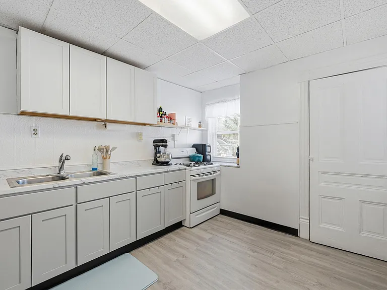 111 Pearl St — Photo 38