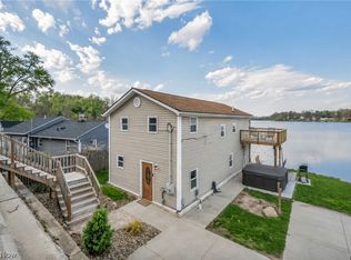 829 Portage Lakes Dr, Akron, OH 44319