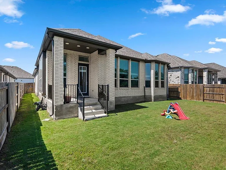 1812 David Ezra St — Photo 31