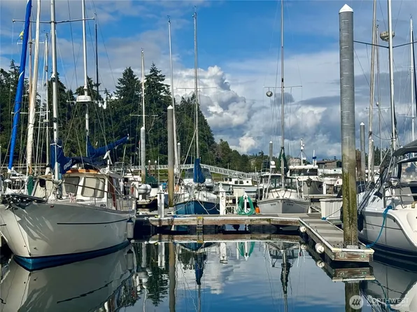 141 Parfitt Way SW #B12, Bainbridge Island, WA 98110