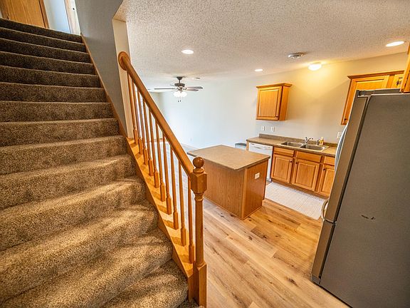 5th image of 562 Pointe Ct SW