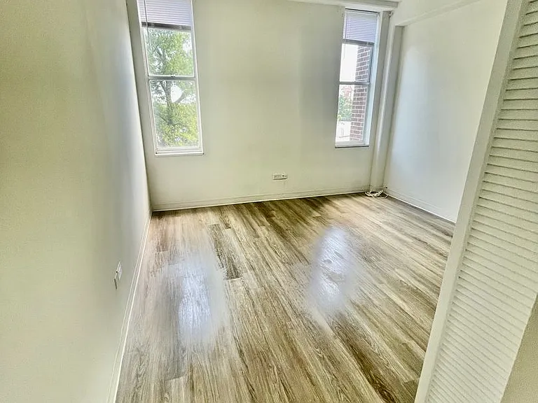 Two Bedroom Condo in Downtown Charleston — Photo 9