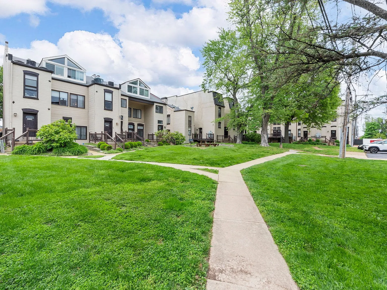 1500 Menard Apartments — Photo 4