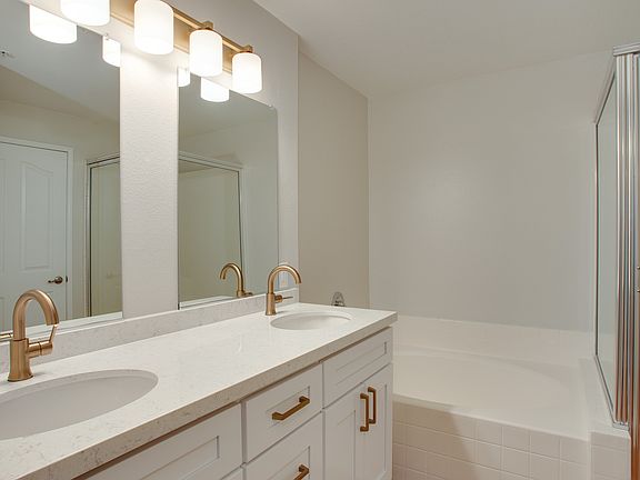 4th image of 5890 W 3rd St #201