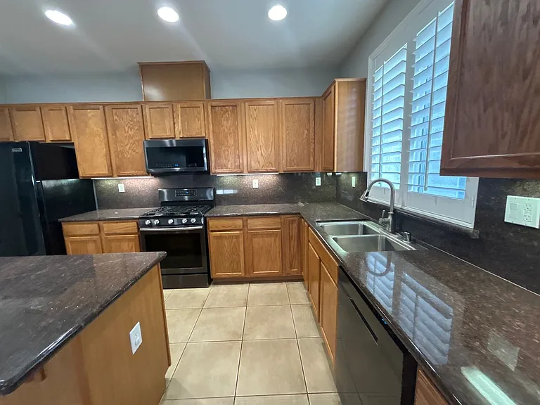 212 Riverbend Ln — Photo 10