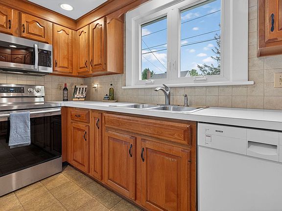4th image of 12 Burnett Street
