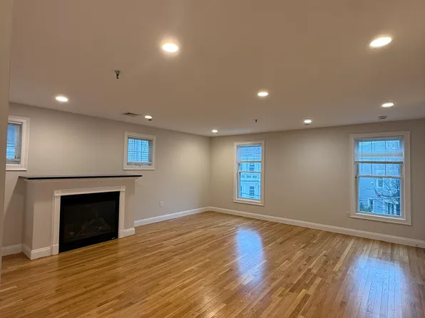 135 Calumet St, Roxbury Crossing, MA