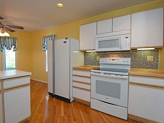 5th image of 55 Cove Ct #5