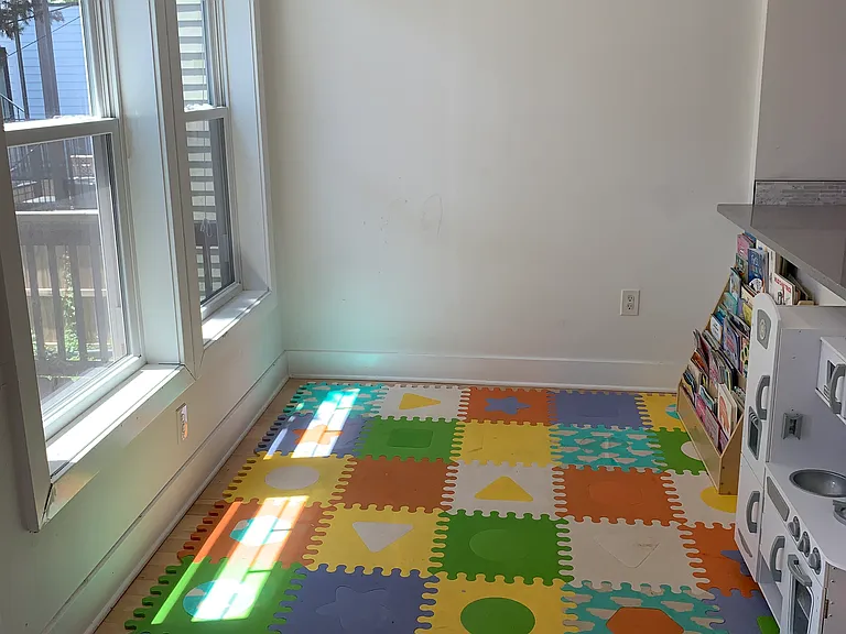 716 Kenyon St NW — Photo 11
