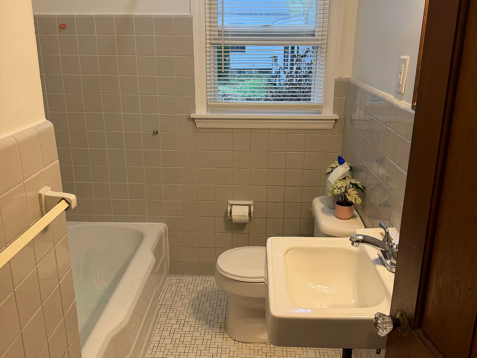 2115 Berdan Ave — Photo 3