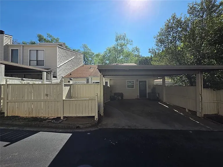 603 Serramonte Dr — Photo 2