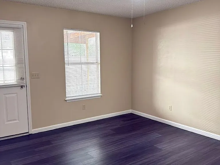 114 Leeward Dr — Photo 12