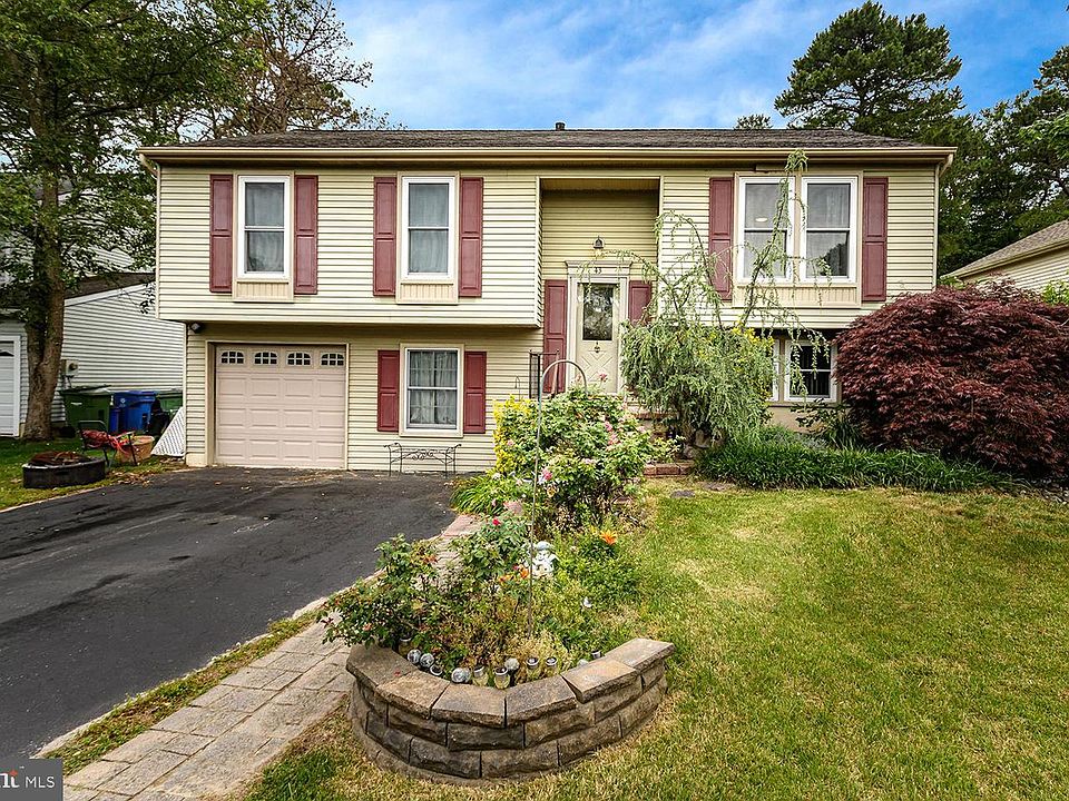 1st image of 43 Lady Diana Cir